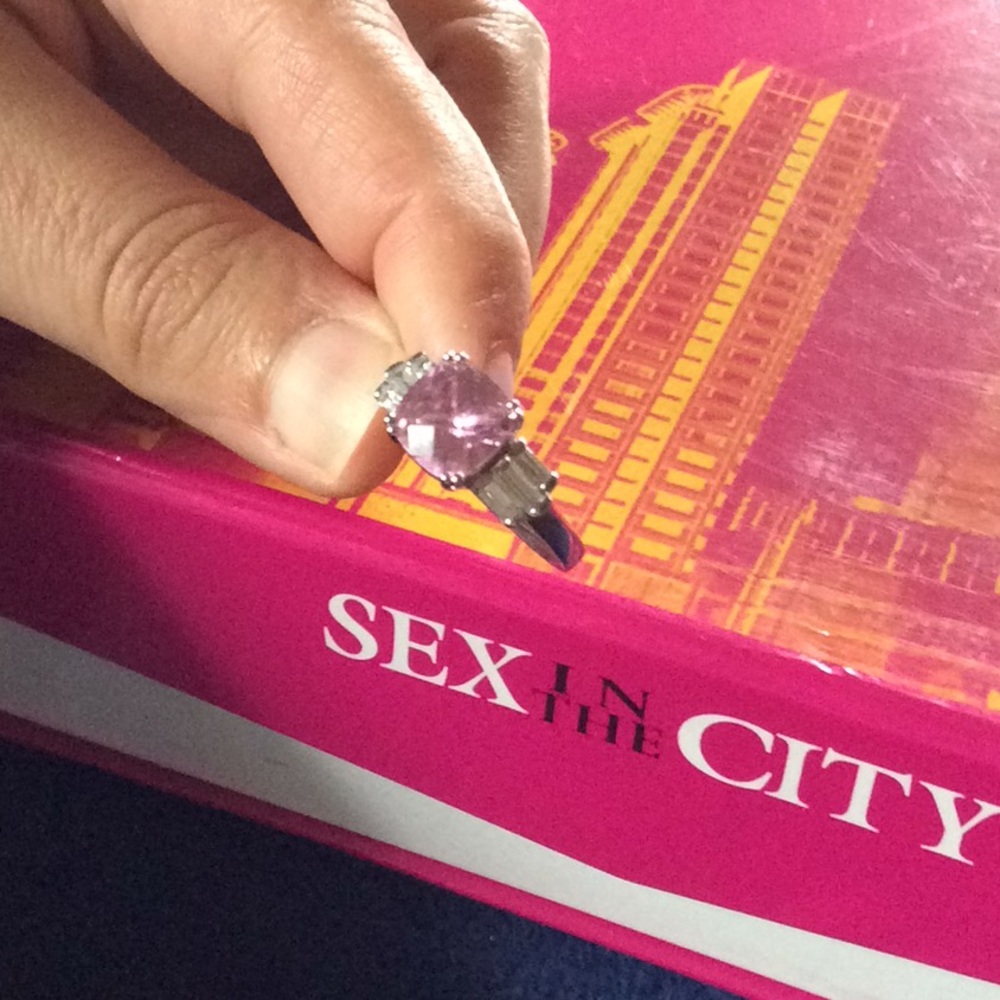 Pink stud sz9 ring - Picture 4 of 6